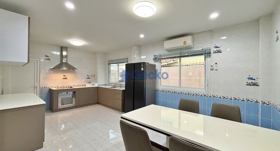 Casa en alquiler de 3 habitaciones en Bang Lamung, Chonburi