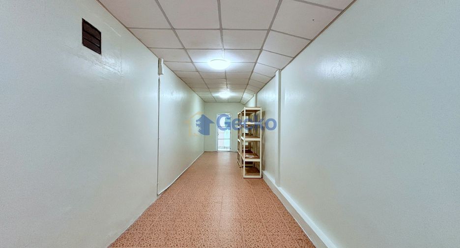 Casa en alquiler de 3 habitaciones en Bang Lamung, Chonburi