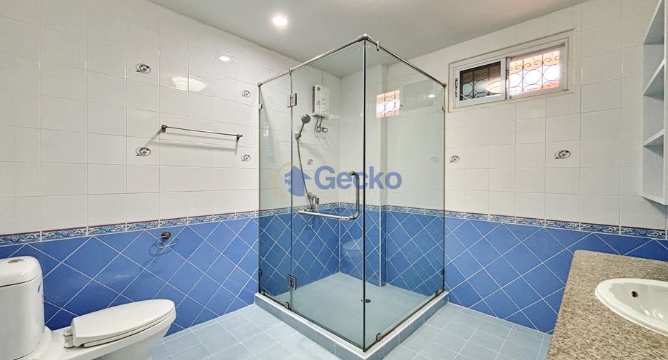 Casa en alquiler de 3 habitaciones en Bang Lamung, Chonburi