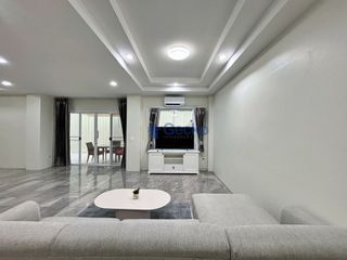 Casa en alquiler de 3 habitaciones en Bang Lamung, Chonburi
