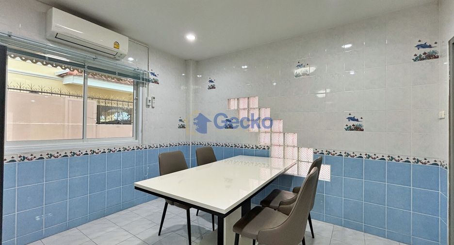 Casa en alquiler de 3 habitaciones en Bang Lamung, Chonburi