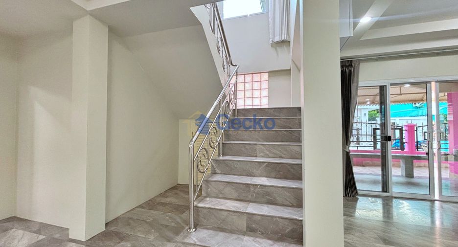 Casa en alquiler de 3 habitaciones en Bang Lamung, Chonburi