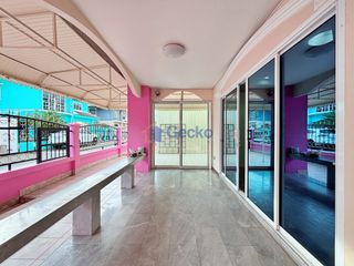 Casa en alquiler de 3 habitaciones en Bang Lamung, Chonburi