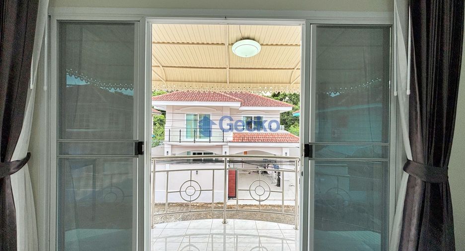 Casa en alquiler de 3 habitaciones en Bang Lamung, Chonburi