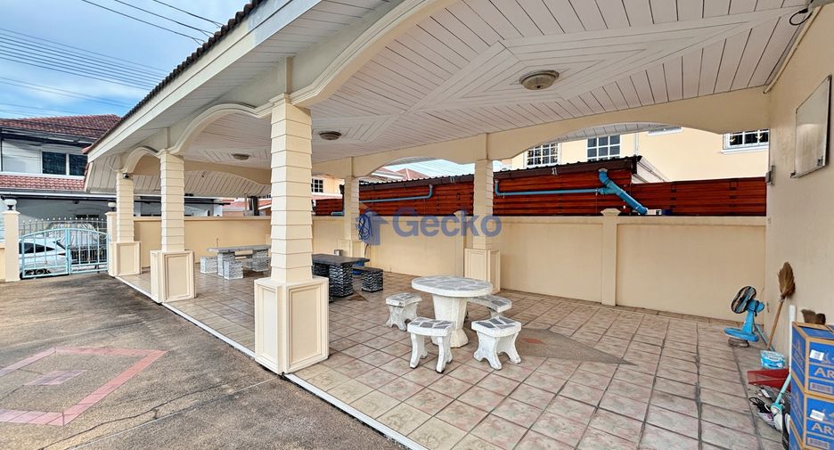 Casa en alquiler de 3 habitaciones en Bang Lamung, Chonburi