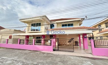 Casa en alquiler de 3 habitaciones en Bang Lamung, Chonburi