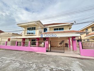 Casa en alquiler de 3 habitaciones en Bang Lamung, Chonburi