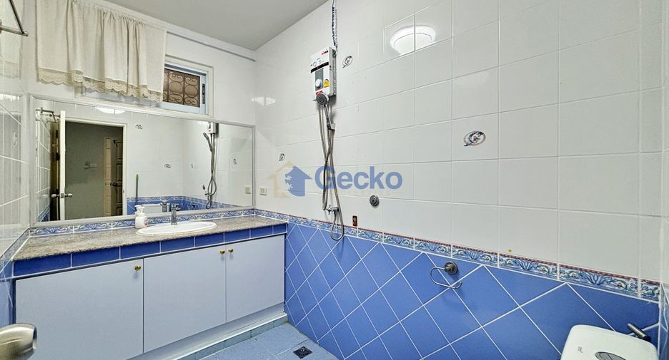 Casa en alquiler de 3 habitaciones en Bang Lamung, Chonburi