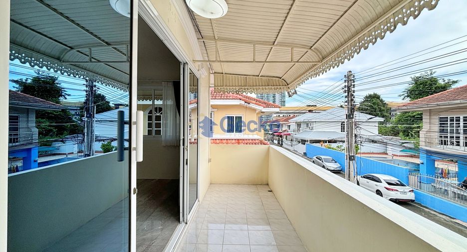 Casa en alquiler de 3 habitaciones en Bang Lamung, Chonburi