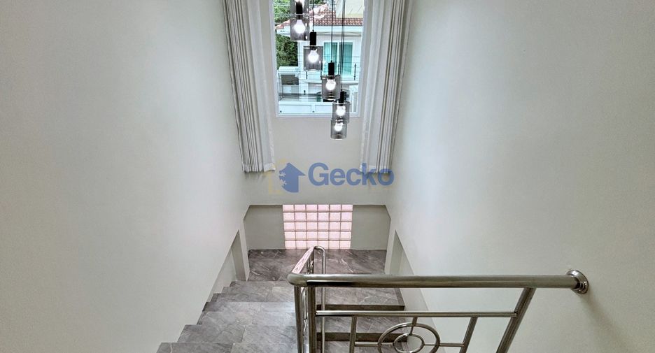 Casa en alquiler de 3 habitaciones en Bang Lamung, Chonburi