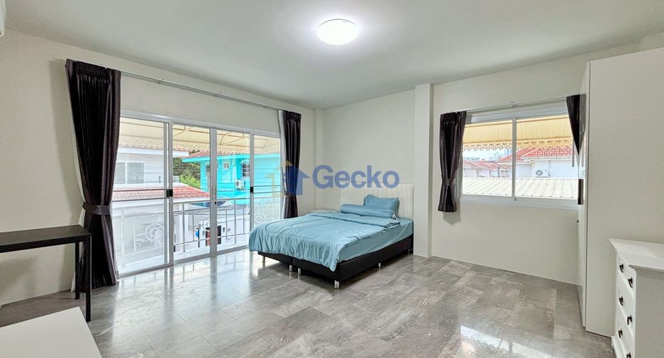 Casa en alquiler de 3 habitaciones en Bang Lamung, Chonburi