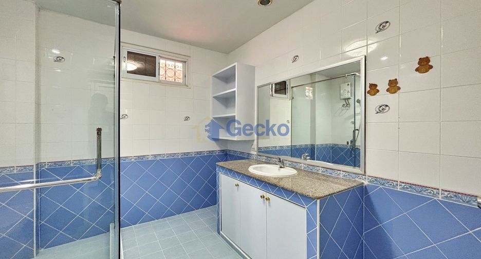 Casa en alquiler de 3 habitaciones en Bang Lamung, Chonburi