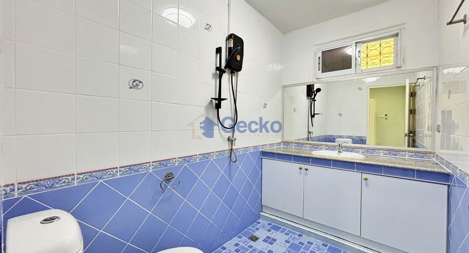 Casa en alquiler de 3 habitaciones en Bang Lamung, Chonburi
