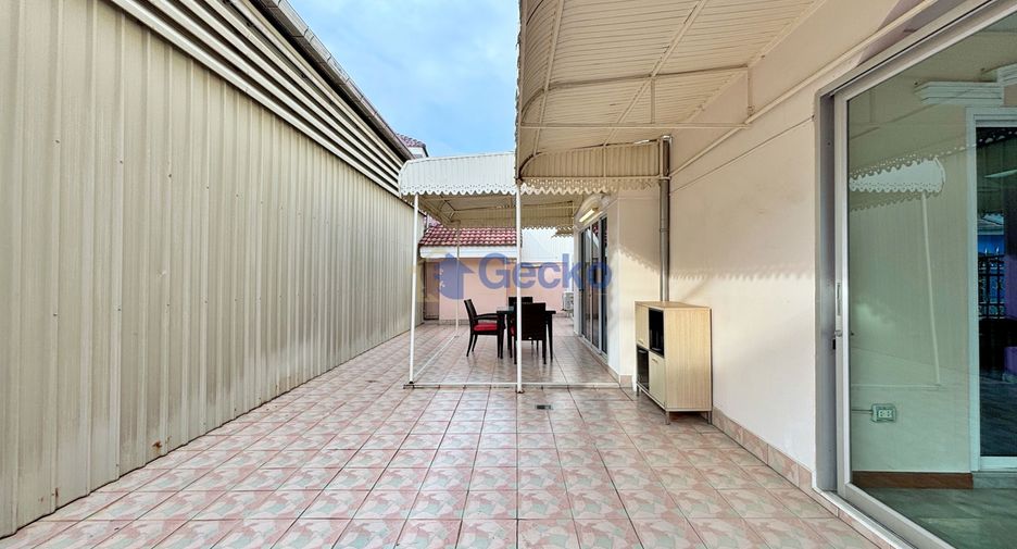 Casa en alquiler de 3 habitaciones en Bang Lamung, Chonburi