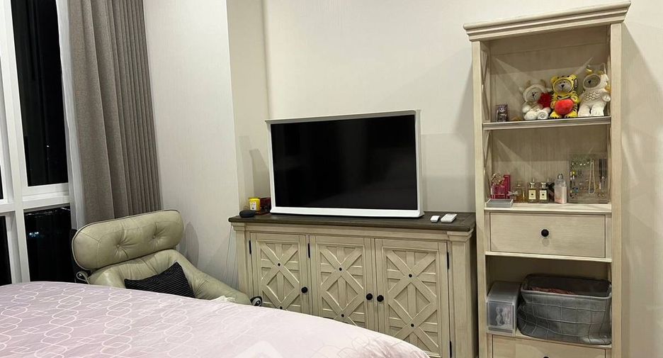 For rent 2 bedrooms condo in Bang Rak, Bangkok