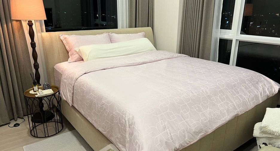 For rent 2 bedrooms condo in Bang Rak, Bangkok