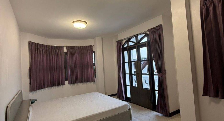 Reihenhaus zur Miete mit 4 Zimmer in Phra Khanong, Bangkok