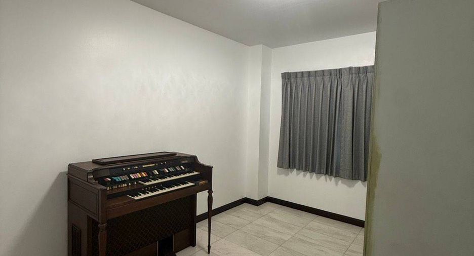 Reihenhaus zur Miete mit 4 Zimmer in Phra Khanong, Bangkok