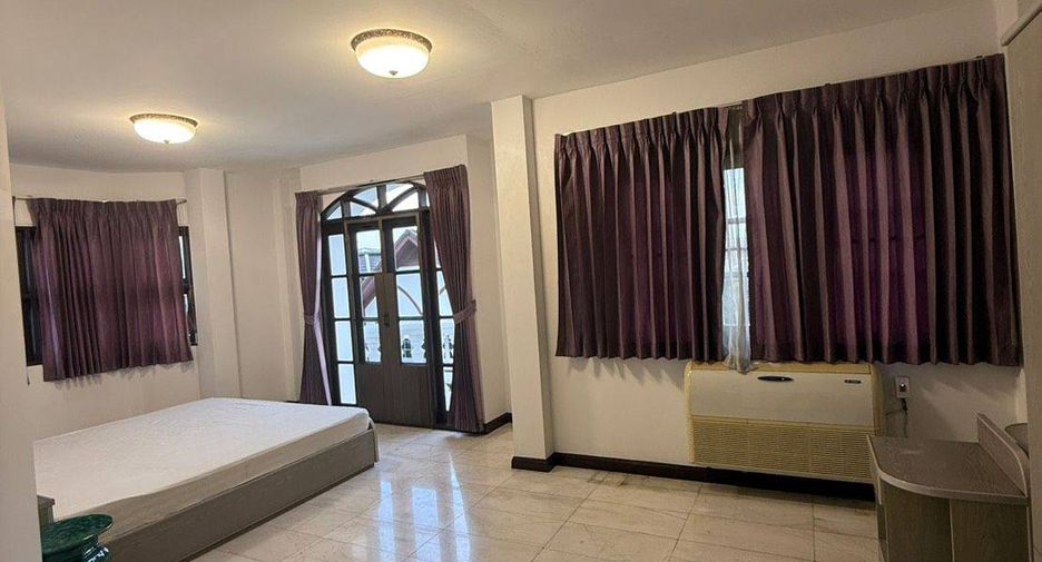 Reihenhaus zur Miete mit 4 Zimmer in Phra Khanong, Bangkok