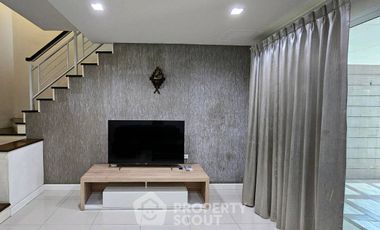 出租 3 卧室 联排别墅 在 Prawet, 曼谷