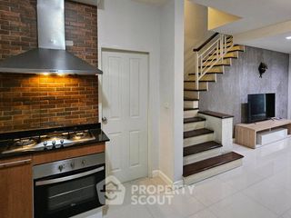 Casa adosada en alquiler de 3 habitaciones en Prawet, Bangkok