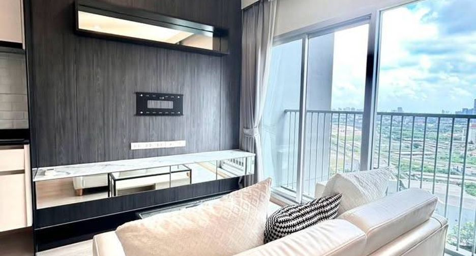 For rent 2 bedrooms condo in Huai Khwang, Bangkok