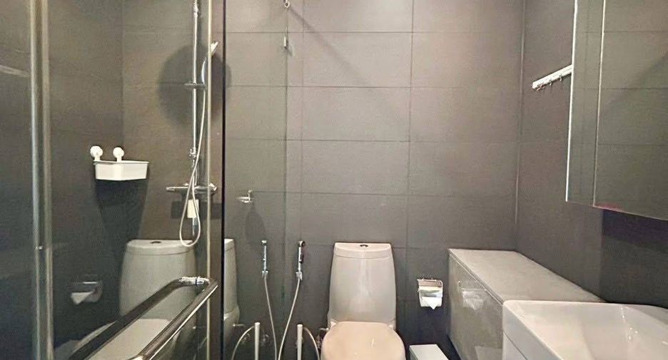 For rent 2 bedrooms condo in Pathum Wan, Bangkok