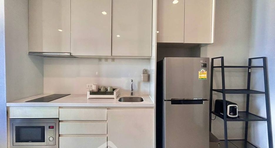 For rent 2 bedrooms condo in Pathum Wan, Bangkok