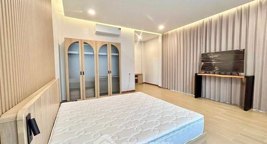Casa en alquiler de 5 habitaciones en Bang Lamung, Chonburi