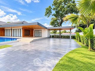 Casa en alquiler de 5 habitaciones en Bang Lamung, Chonburi