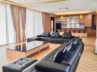 Casa en alquiler de 5 habitaciones en Bang Lamung, Chonburi