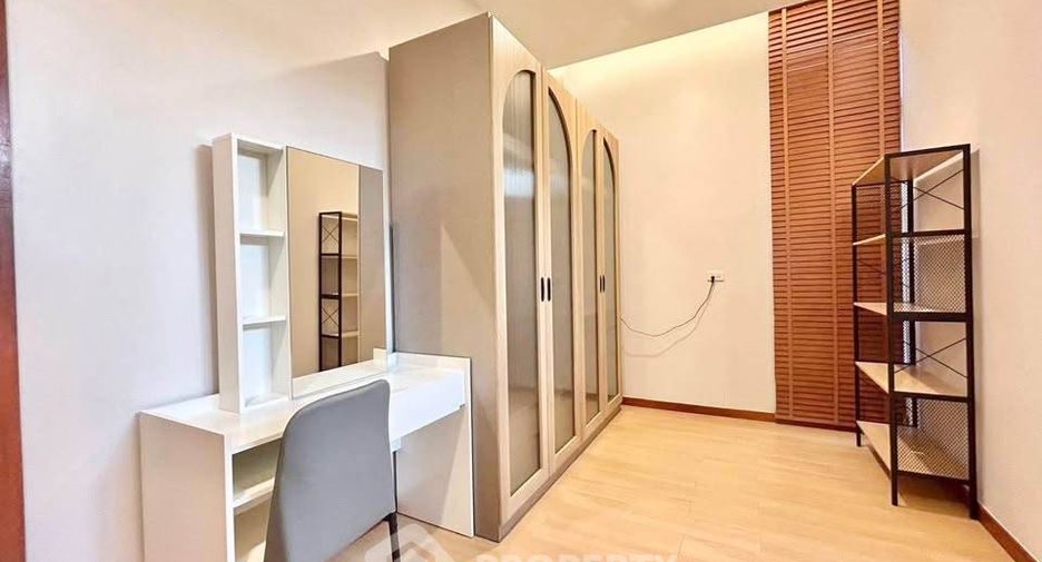 Casa en alquiler de 5 habitaciones en Bang Lamung, Chonburi