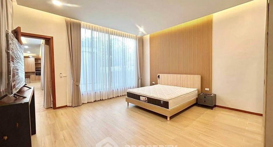 Casa en alquiler de 5 habitaciones en Bang Lamung, Chonburi