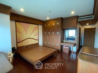 À louer 3 chambres condo à Yan Nawa, Bangkok