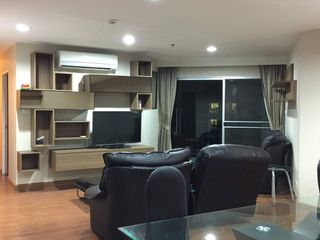 À louer 3 chambres condo à Huai Khwang, Bangkok