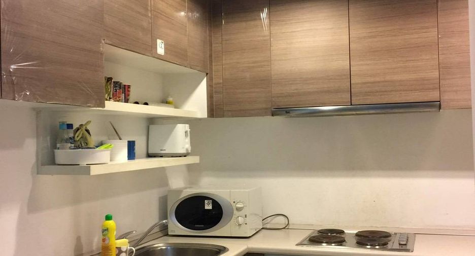 Wohnung zur Miete mit 3 Zimmer in Huai Khwang, Bangkok