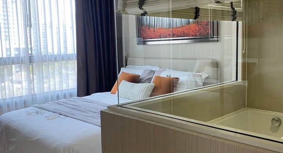For rent 2 bedrooms condo in Watthana, Bangkok