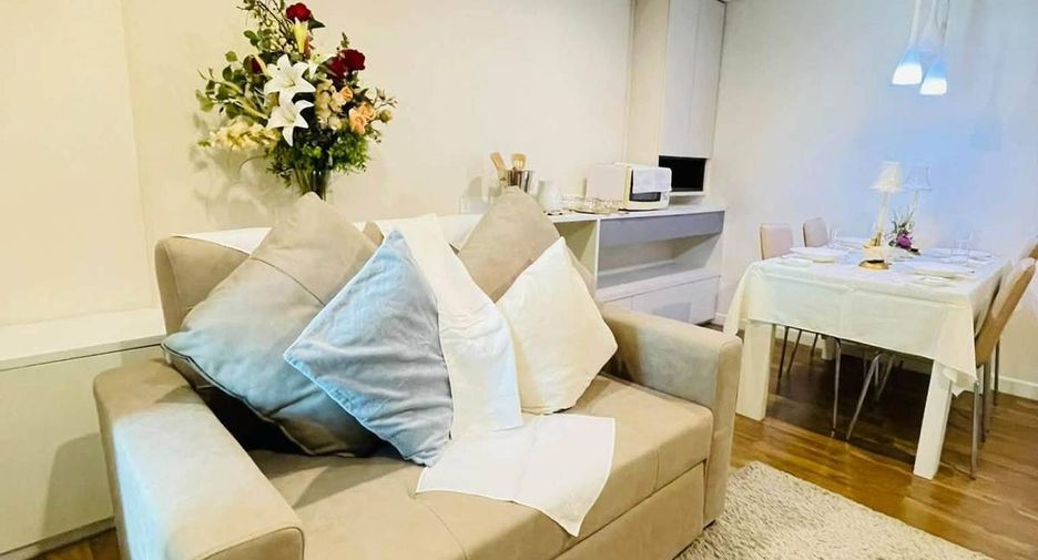 Condo en alquiler de 2 habitaciones en Phra Khanong, Bangkok