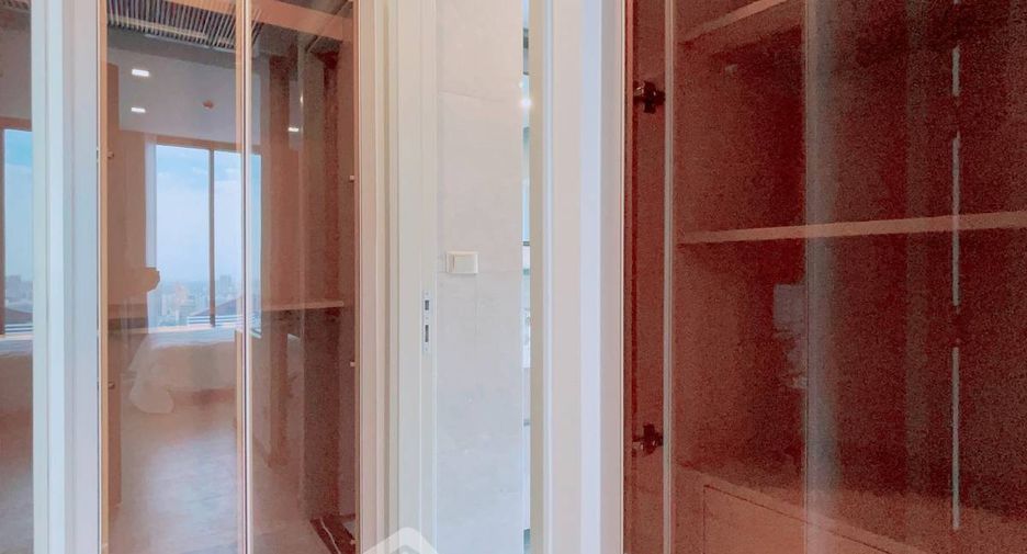 For rent 2 bedrooms condo in Huai Khwang, Bangkok