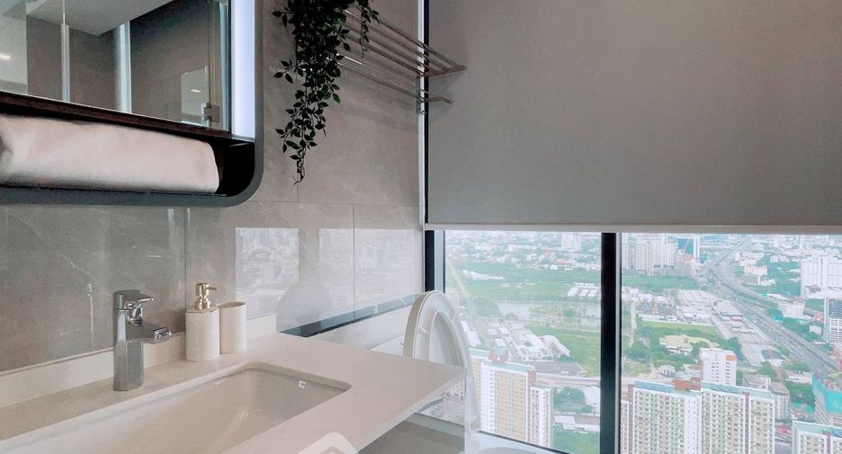 For rent 2 bedrooms condo in Huai Khwang, Bangkok