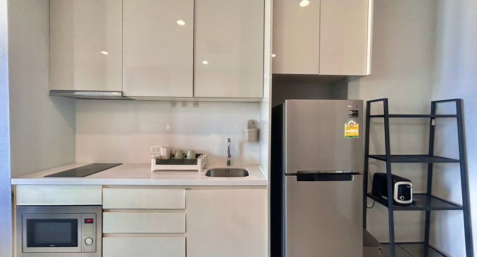 For rent 2 bedrooms condo in Pathum Wan, Bangkok