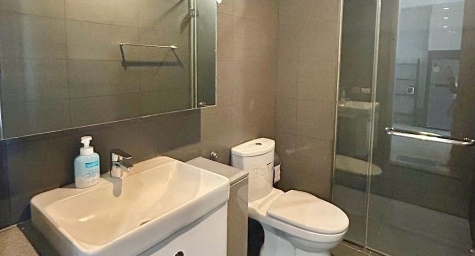 For rent 2 bedrooms condo in Pathum Wan, Bangkok