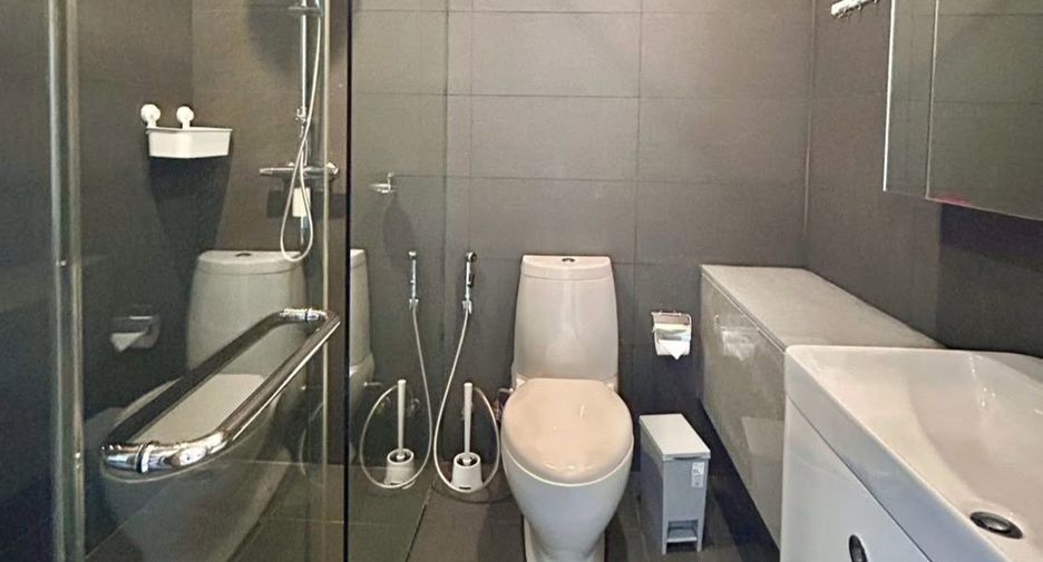 For rent 2 bedrooms condo in Pathum Wan, Bangkok