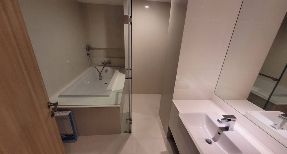 For rent 3 bedrooms condo in Watthana, Bangkok