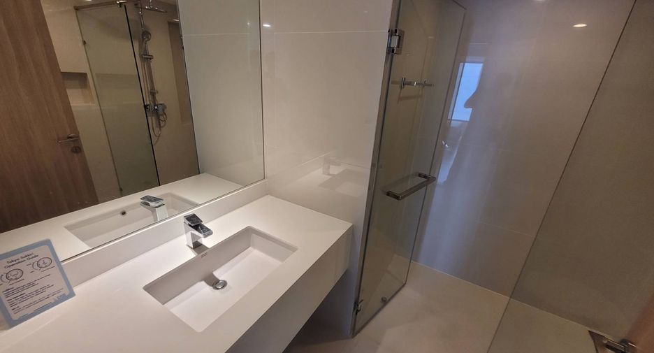 For rent 3 bedrooms condo in Watthana, Bangkok