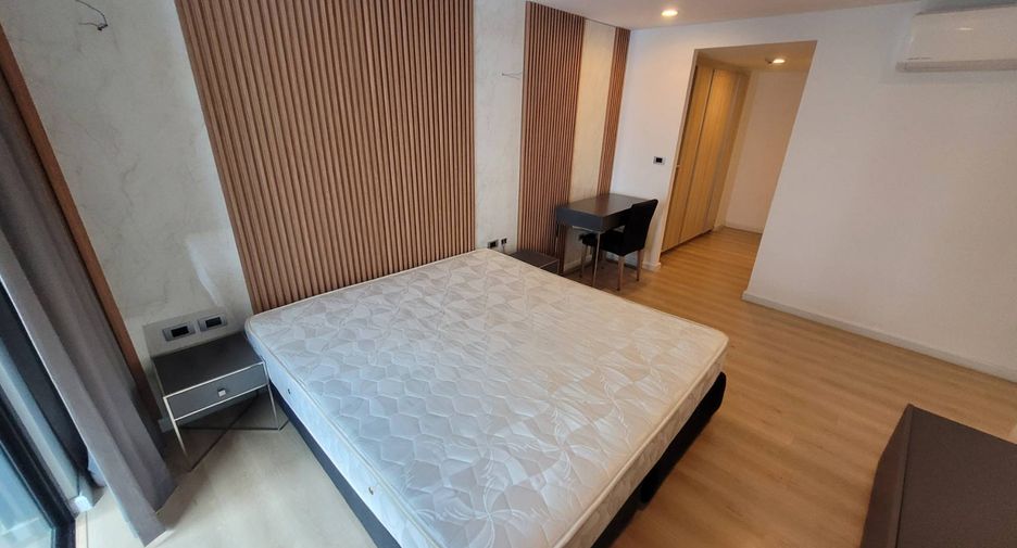 For rent 3 bedrooms condo in Watthana, Bangkok