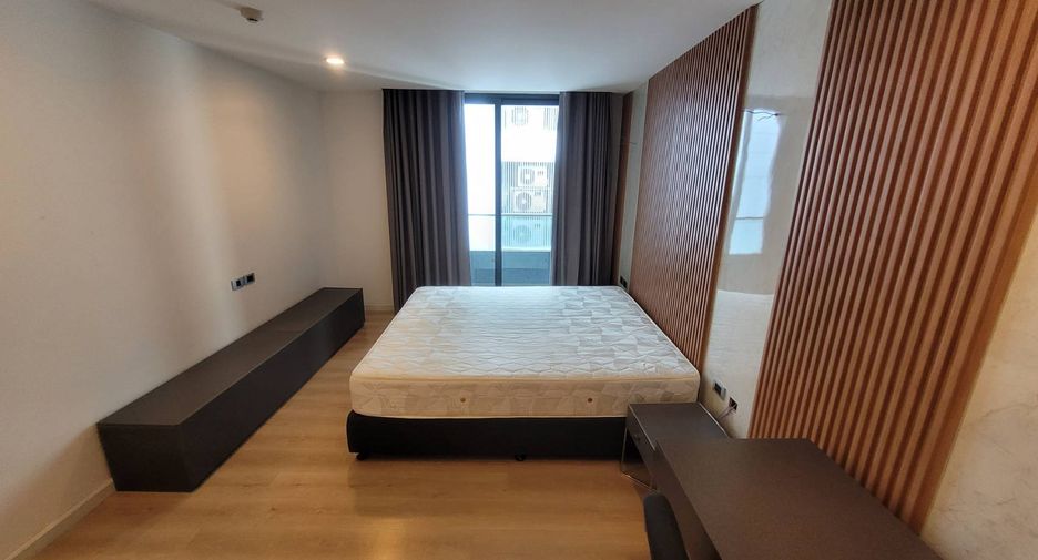 For rent 3 bedrooms condo in Watthana, Bangkok