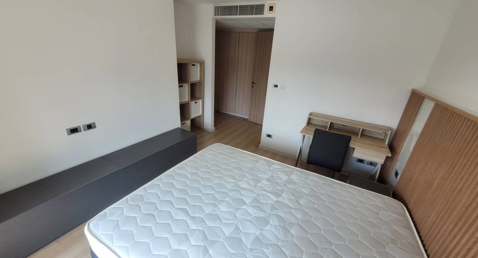 For rent 3 bedrooms condo in Watthana, Bangkok