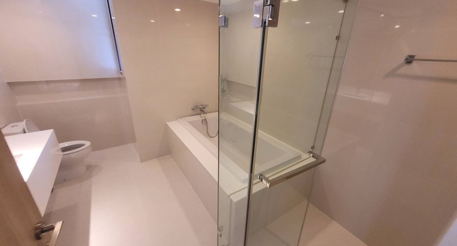 For rent 3 bedrooms condo in Watthana, Bangkok