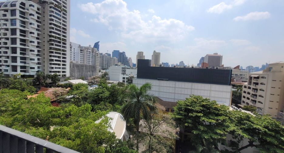 For rent 3 bedrooms condo in Watthana, Bangkok